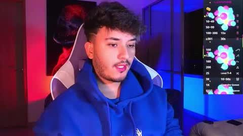 Snapshot of collage_hot25 chatting on 10-24-25, 03:25 javier online show from 10-24-25, 03:25