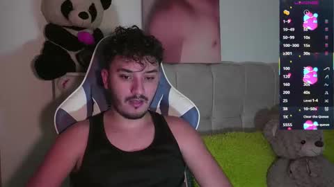 Snapshot of collage_hot25 chatting on 10-28-25, 04:05 javier online show from 10-28-25, 04:05