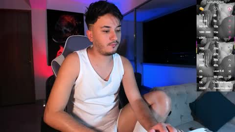 Snapshot of collage_hot25 chatting on 11-01-25, 03:52 javier online show from 11-01-25, 03:52