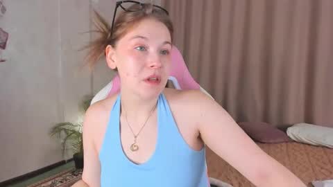 Snapshot of colleen_blake chatting on 10-23-25, 05:01 Collen Mon Tue Wed Thu Fri GMT 3 0300am - 0900am online show from 10-23-25, 05:01