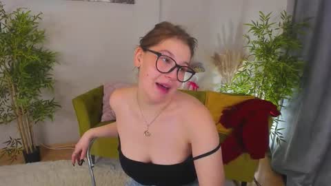 Snapshot of colleen_blake chatting on 11-24-25, 05:12 Collen Mon Tue Wed Thu Fri GMT 3 0300am - 0900am online show from 11-24-25, 05:12