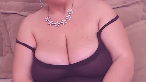 Snapshot of college_dream_bbw chatting on 01-02-25, 04:24 Maddison online show from 01-02-25, 04:24