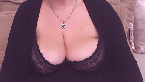 Snapshot of college_dream_bbw chatting on 01-05-25, 05:09 Maddison online show from 01-05-25, 05:09