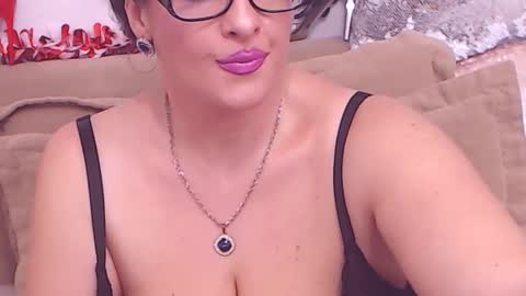 Snapshot of college_dream_bbw chatting on 01-05-25, 08:21 Maddison online show from 01-05-25, 08:21