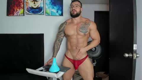 college_muscle_ass online show from 12-24-24, 06:39
