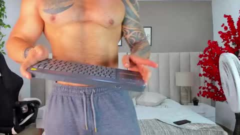 college_muscle_ass online show from 09-22-25, 12:51