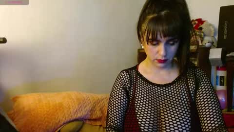 Snapshot of collette_beaufoy chatting on 01-12-26, 05:34 Collette online show from 01-12-26, 05:34