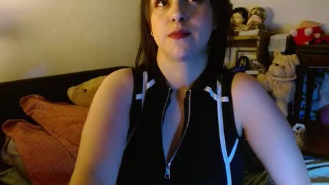 Snapshot of collette_beaufoy chatting on 02-15-26, 06:21 Collette online show from 02-15-26, 06:21