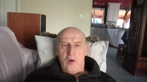 Snapshot of colvik2 chatting on 11-27-25, 02:52 colvik2 online show from 11-27-25, 02:52