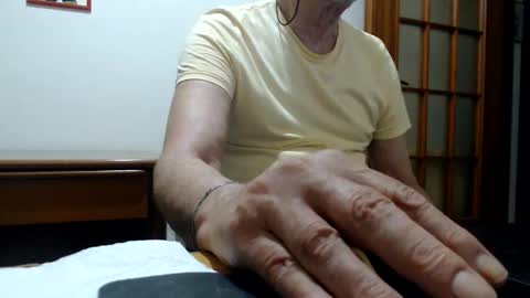 Snapshot of comemivuoi chatting on 06-06-26, 08:13 comemivuoi online show from 06-06-26, 08:13