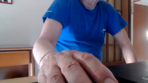 Snapshot of comemivuoi chatting on 06-08-26, 04:29 comemivuoi online show from 06-08-26, 04:29