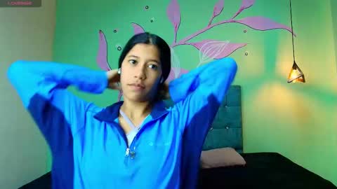 Snapshot of connie_bell chatting on 11-06-25, 07:37 C O N N I E online show from 11-06-25, 07:37