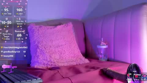 Snapshot of connie_cherxx chatting on 12-16-25, 06:57 Connie online show from 12-16-25, 06:57