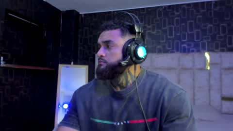 rusfegui online show from 02-05-25, 03:13