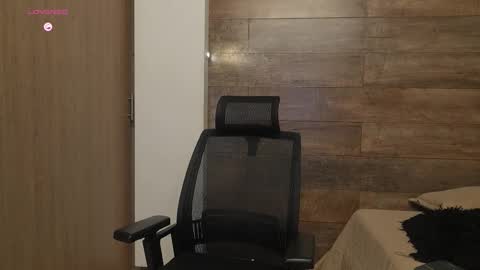 connor_h1 online show from 12-22-25, 04:53