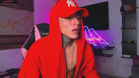 Snapshot of conor03_ chatting on 09-19-25, 02:35 Conor online show from 09-19-25, 02:35