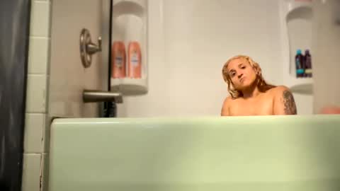Snapshot of cookiebrookie6998 chatting on 10-20-25, 12:00 MommyB69 online show from 10-20-25, 12:00