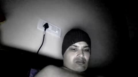 Snapshot of cool_breeze09 chatting on 12-18-25, 01:00 Cool Breeze09 online show from 12-18-25, 01:00