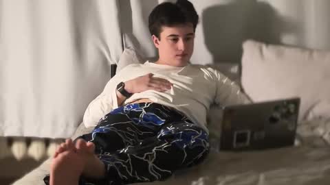 Snapshot of coolskum00 chatting on 03-15-26, 06:03 Lisa and Alen online show from 03-15-26, 06:03