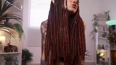 Snapshot of cooper_reds chatting on 12-21-24, 06:02 ROSELL 3 online show from 12-21-24, 06:02