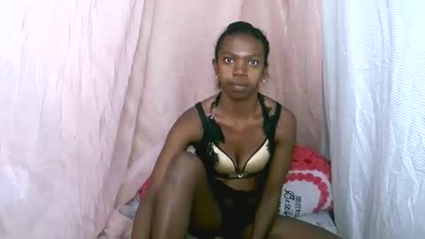 Snapshot of coquine_lara chatting on 06-01-26, 10:33 coquine_lara online show from 06-01-26, 10:33