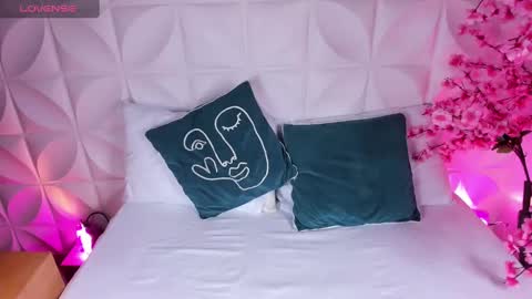 Snapshot of cora22_ chatting on 01-13-25, 12:35 CORA online show from 01-13-25, 12:35