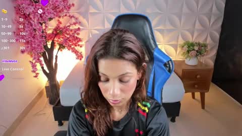 Snapshot of cora22_ chatting on 02-10-25, 03:53 CORA online show from 02-10-25, 03:53
