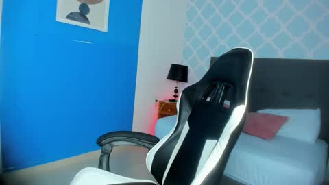 Snapshot of cora22_ chatting on 09-16-25, 12:28 CORA online show from 09-16-25, 12:28