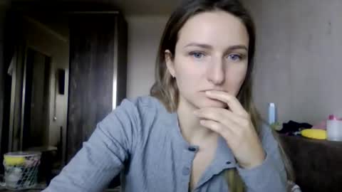 Snapshot of cora_fora chatting on 12-22-25, 09:39 cora_fora online show from 12-22-25, 09:39