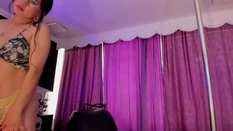 Snapshot of coral_gibson chatting on 05-07-26, 05:29 Coral online show from 05-07-26, 05:29