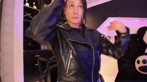 Snapshot of coral_gibson chatting on 05-11-26, 12:55 Coral online show from 05-11-26, 12:55
