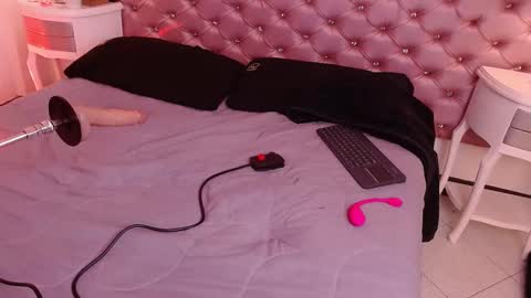 Snapshot of coralgh_ chatting on 09-21-25, 12:18 Coral online show from 09-21-25, 12:18