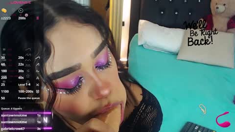 Snapshot of coraline_v chatting on 12-18-24, 12:51 Coraline connected from 10 pm to 6 am Colombia time online show from 12-18-24, 12:51