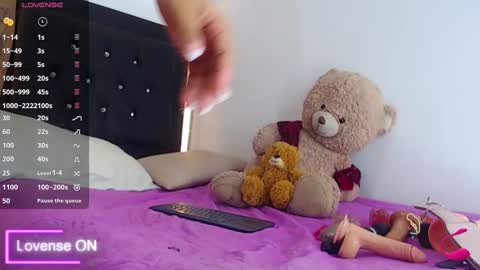 Snapshot of coraline_v chatting on 03-04-25, 02:49 Coraline connected from 10 pm to 6 am Colombia time online show from 03-04-25, 02:49