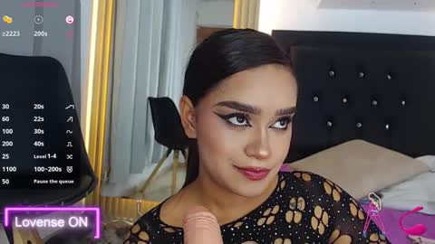 Snapshot of coraline_v chatting on 03-05-25, 02:57 Coraline connected from 10 pm to 6 am Colombia time online show from 03-05-25, 02:57