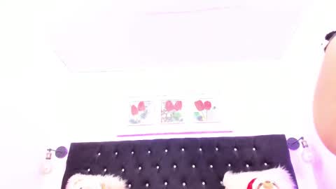 Snapshot of coralinejoness chatting on 10-17-25, 01:57 Juana Michelle 3 online show from 10-17-25, 01:57