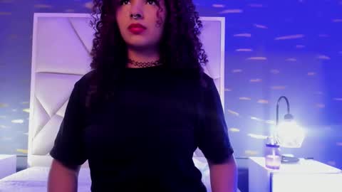 Snapshot of coralinered chatting on 03-10-26, 01:05 Red online show from 03-10-26, 01:05