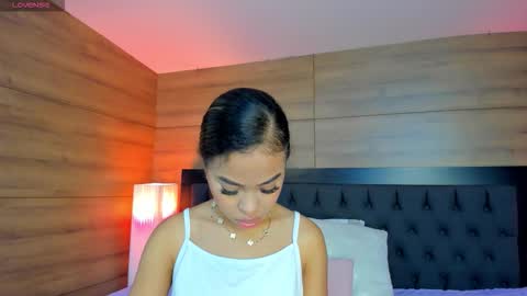 coralineross_ online show from 12-17-25, 10:43