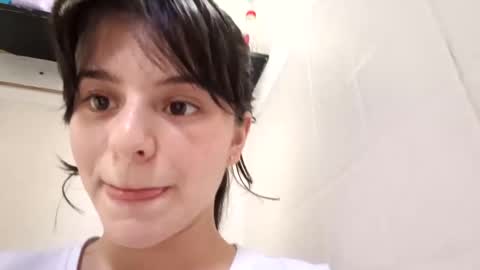 Snapshot of coralinexxx07 chatting on 09-19-25, 09:37 Coraline uwu     Bienvenidos al dulce mundo de Coraline    Hola amores soy Coraline  Una chica  tierna juguetona online show from 09-19-25, 09:37