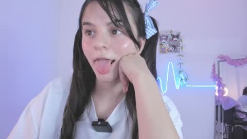 Coraline uwu     Bienvenidos al dulce mundo de Coraline    Hola amores soy Coraline  Una chica  tierna juguetona online show from 05-25-26, 02:17