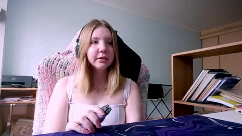 Snapshot of corinearendale chatting on 05-26-26, 09:38 Elvi online show from 05-26-26, 09:38