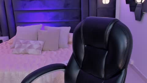 Snapshot of corinnerusso chatting on 02-05-25, 09:36 Corinne Russo online show from 02-05-25, 09:36