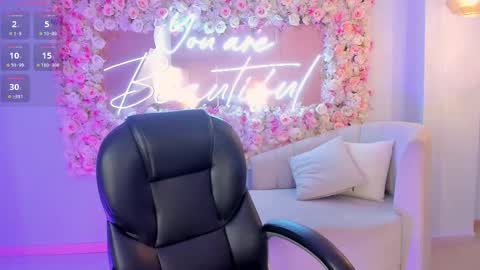 Snapshot of corinnerusso chatting on 02-09-25, 07:05 Corinne Russo online show from 02-09-25, 07:05