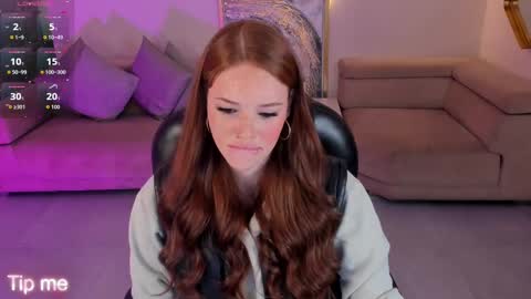 Snapshot of corinnerusso chatting on 09-19-25, 04:58 Corinne Russo online show from 09-19-25, 04:58