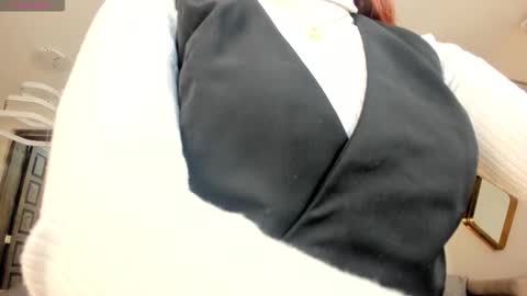 Snapshot of corinnerusso chatting on 09-22-25, 05:09 Corinne Russo online show from 09-22-25, 05:09