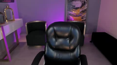 Snapshot of corinnerusso chatting on 09-23-25, 04:04 Corinne Russo online show from 09-23-25, 04:04