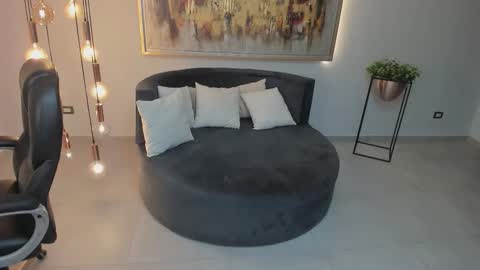 Snapshot of corinnerusso chatting on 09-29-25, 05:45 Corinne Russo online show from 09-29-25, 05:45