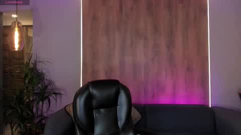 Snapshot of corinnerusso chatting on 09-30-25, 04:06 Corinne Russo online show from 09-30-25, 04:06