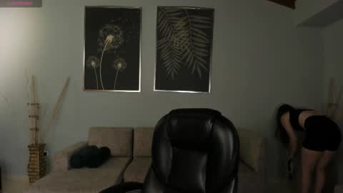 Snapshot of corinnerusso chatting on 11-24-25, 05:40 Corinne Russo online show from 11-24-25, 05:40