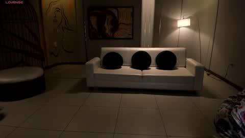 Snapshot of corinnerusso chatting on 02-17-26, 11:07 Corinne Russo online show from 02-17-26, 11:07